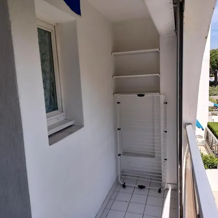 A 500m Des Plages Ла-Гранд-Мот
